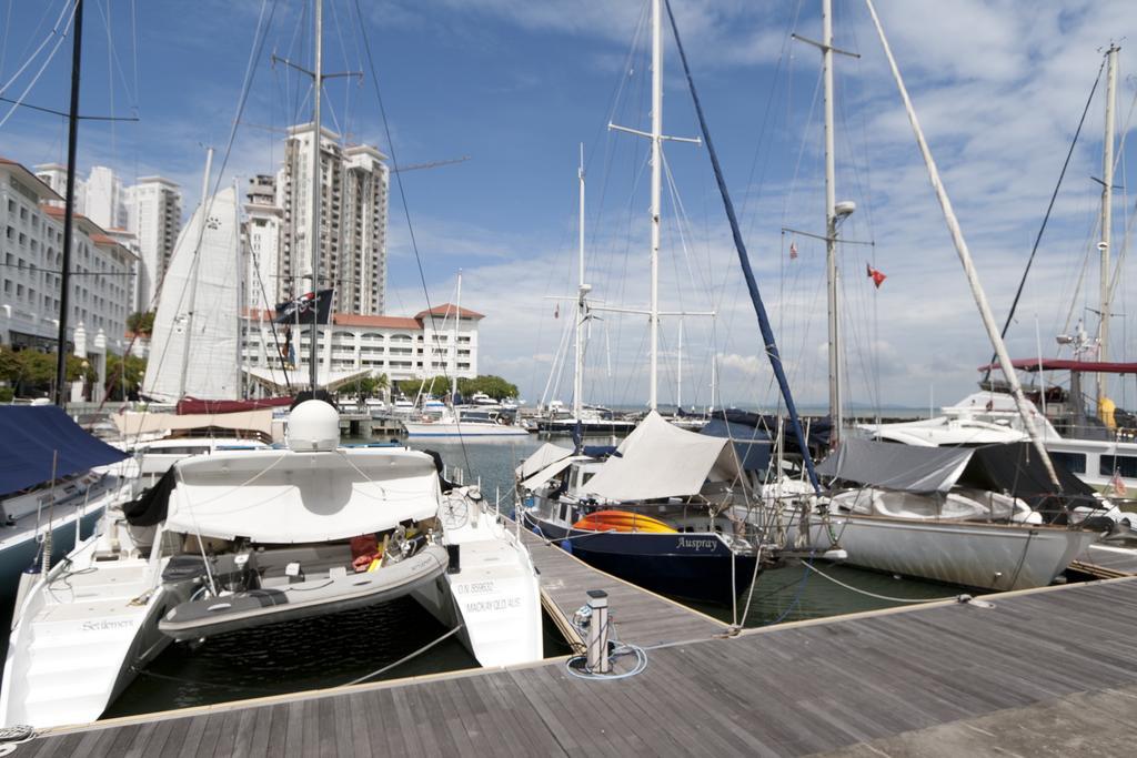 Profolio @ Straits Quay Aparthotel Tanjung Tokong Bagian luar foto
