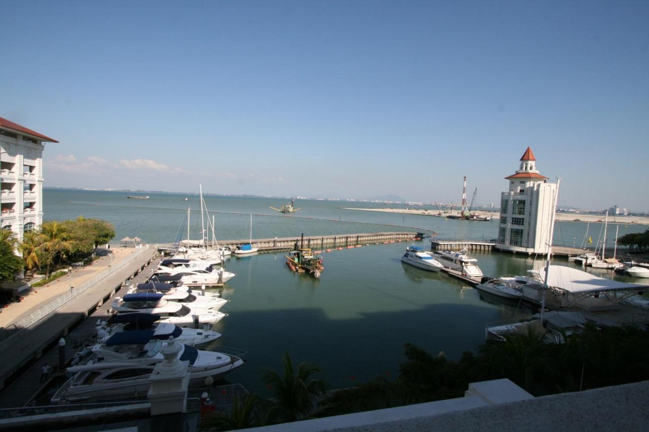 Profolio @ Straits Quay Aparthotel Tanjung Tokong Bagian luar foto
