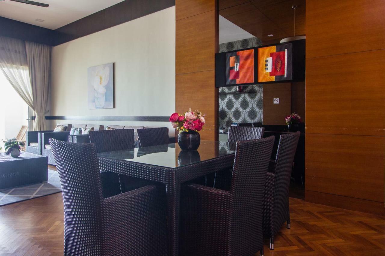 Profolio @ Straits Quay Aparthotel Tanjung Tokong Bagian luar foto