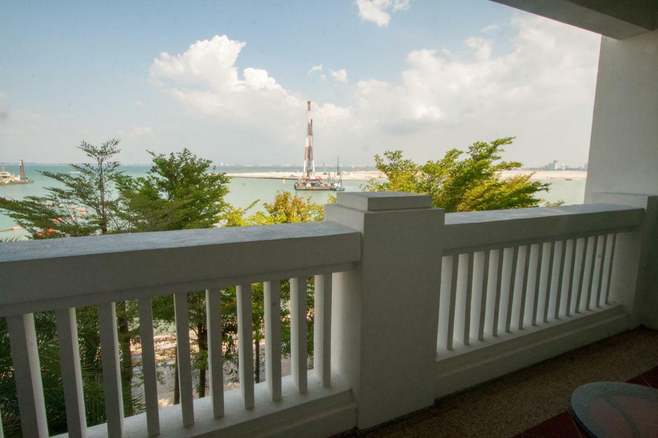 Profolio @ Straits Quay Aparthotel Tanjung Tokong Bagian luar foto